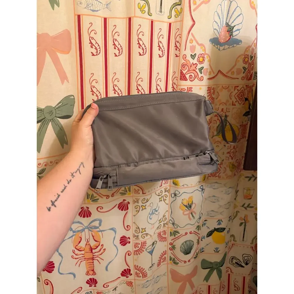 Brixley Toiletry Bag in Gray